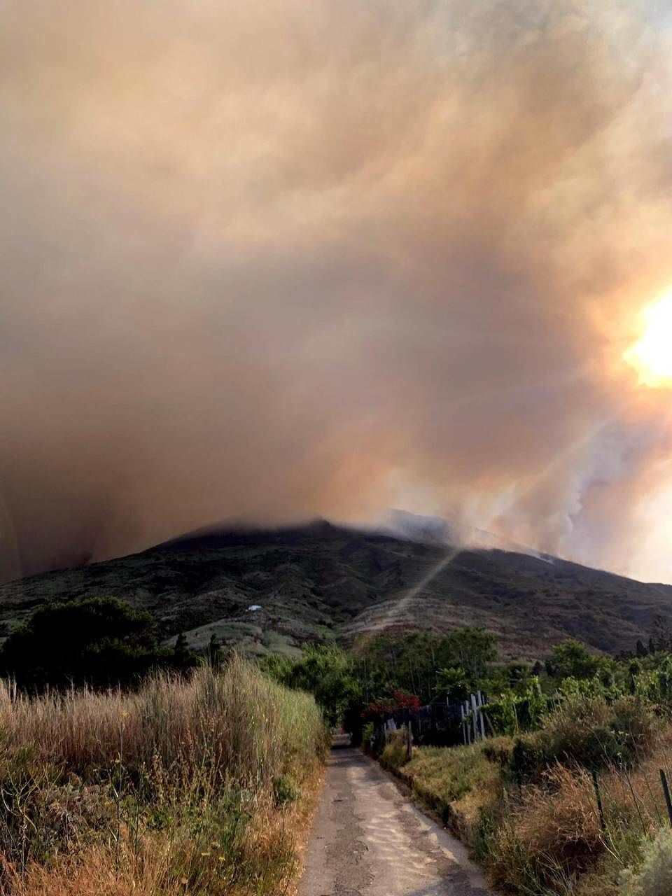 Eruzione dello Stromboli, lava e lapilli killer: muore un escursionista