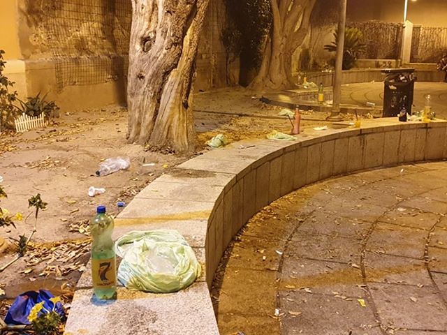 Cagliari, la Marina ancora vandalizzata di notte da ragazzini ubriachi: il VIDEO denuncia dei residenti