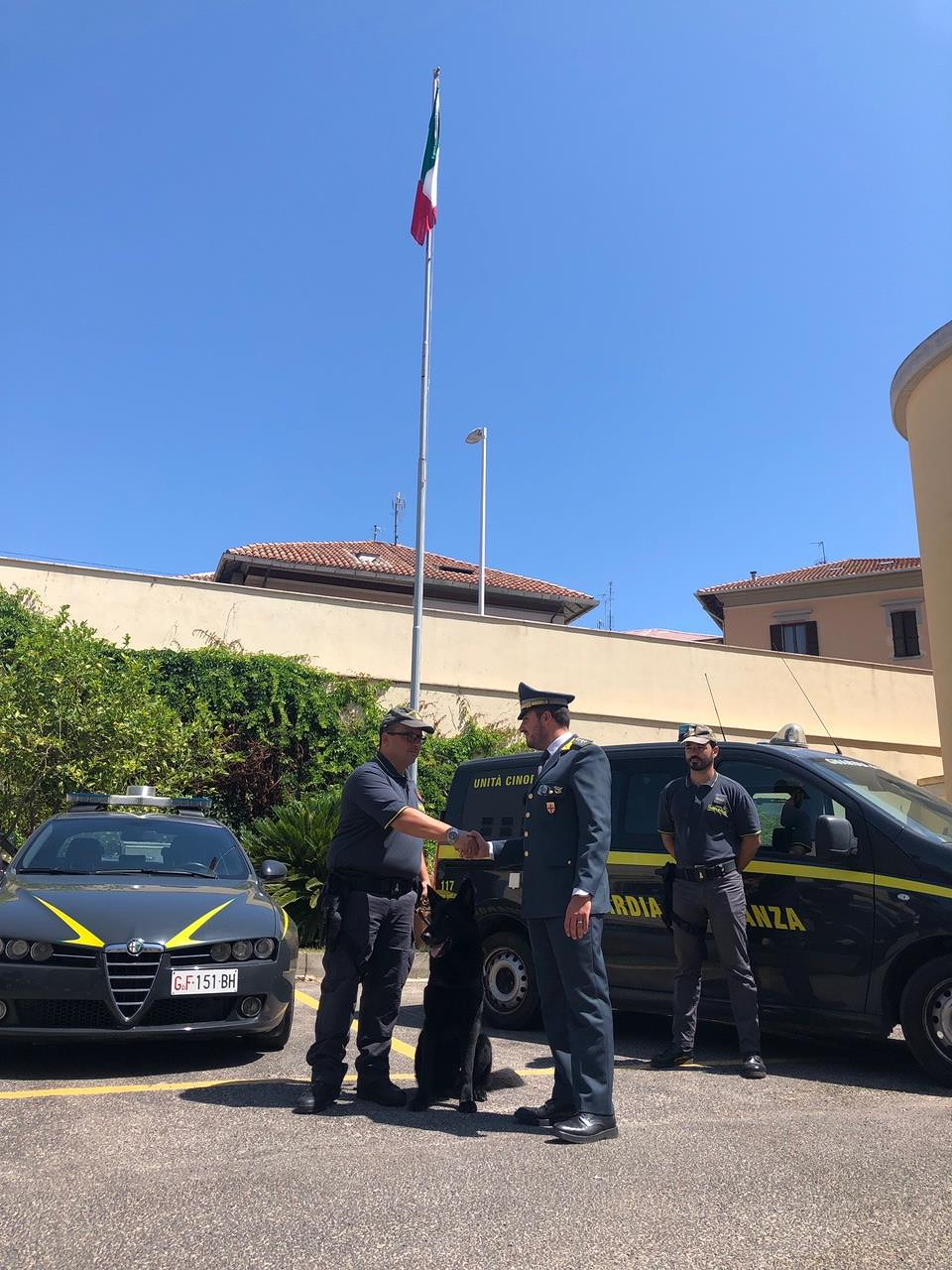 Cagliari, festa per il cane anti droga Luger che va in pensione dopo sei anni con la Finanza