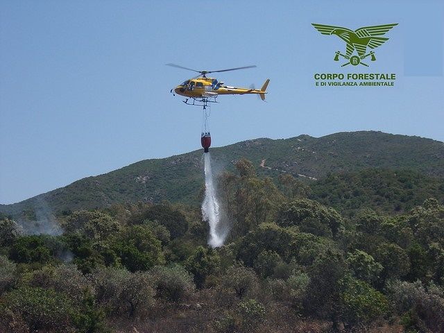Incendi in Sardegna, un’altra giornata da incubo: fiamme a Sant’Antioco, Sorgono e Fonni