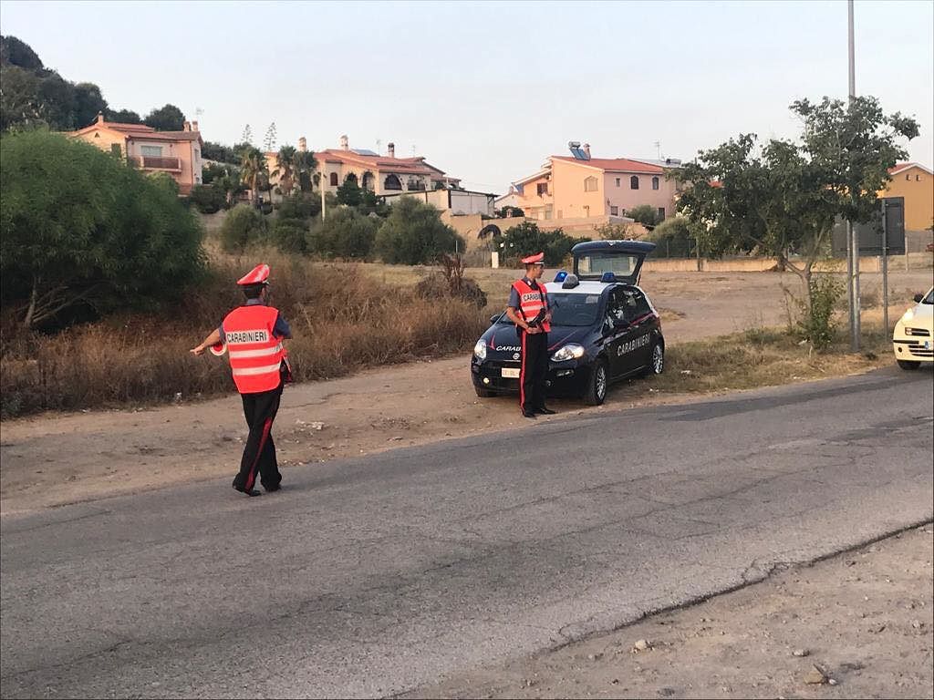 Villa San Pietro, non si fermano all’alt dei carabinieri e fuggono: nei guai due ragazzi