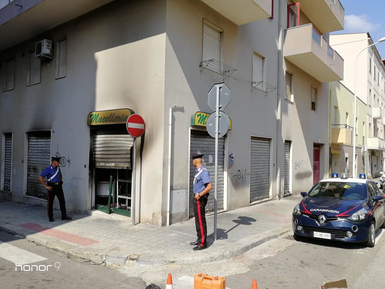 Cagliari, macelleria in fiamme a Is Mirrionis: l’incendio è doloso