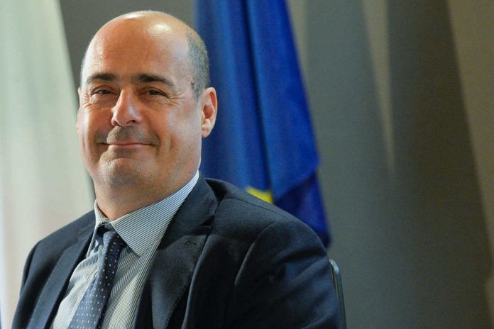 Governo, le cinque condizioni del Pd al M5S: “Subito lealtà all’Europa e svolta sui migranti”