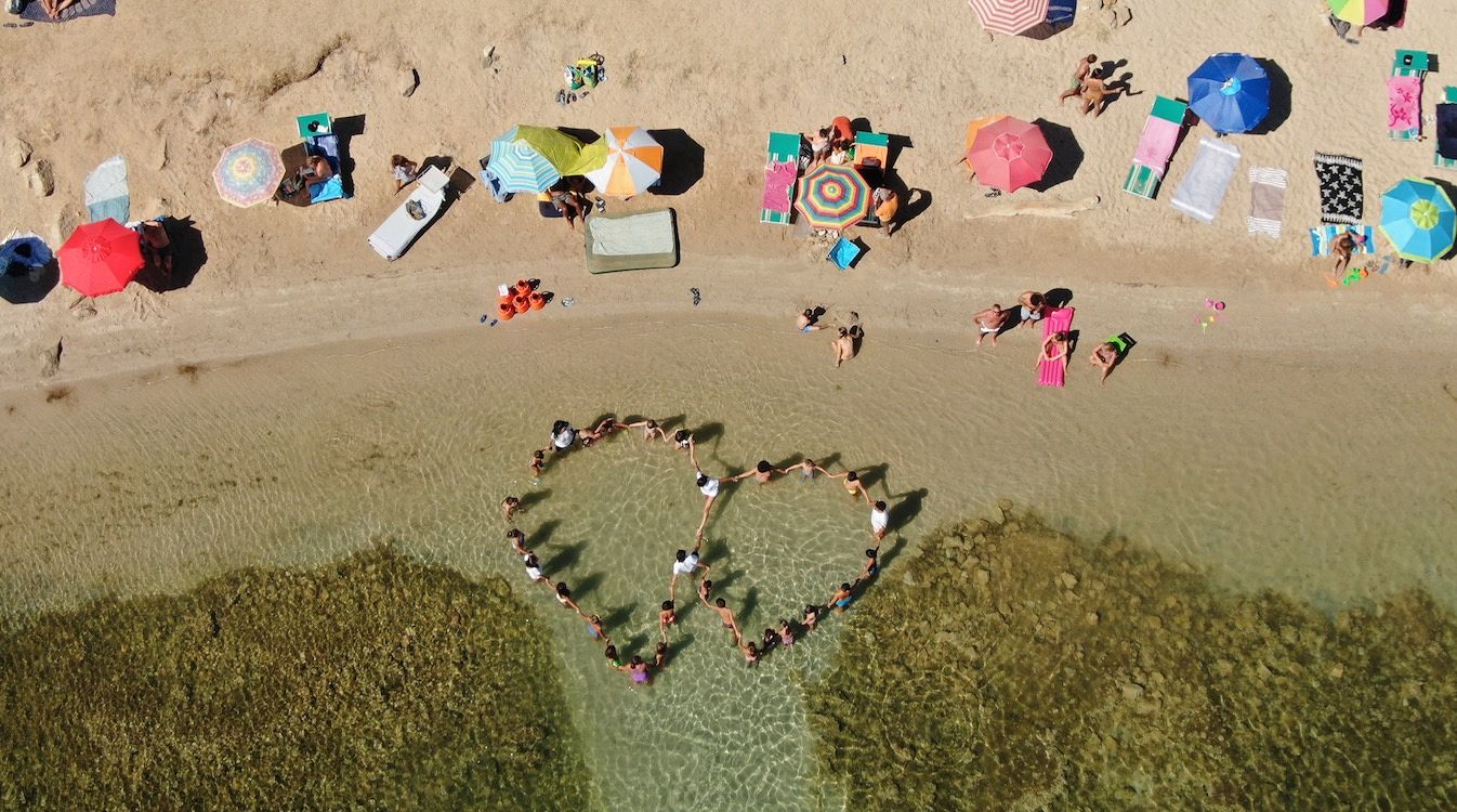 Alghero, bimbi in spiaggia a lezione di educazione ambientale