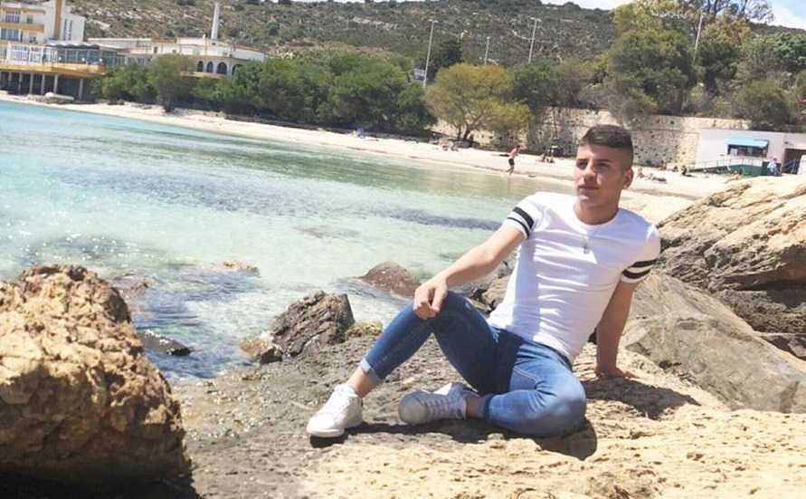 “Era pieno di amici e perché in quel palazzo di Cagliari? Troppi dubbi sul suicidio di Mattia Ennas”