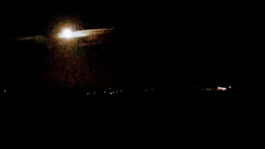 Il meteorite in Sardegna fotografato da una nostra lettrice: “Eccolo, sopra il mio terrazzo…”