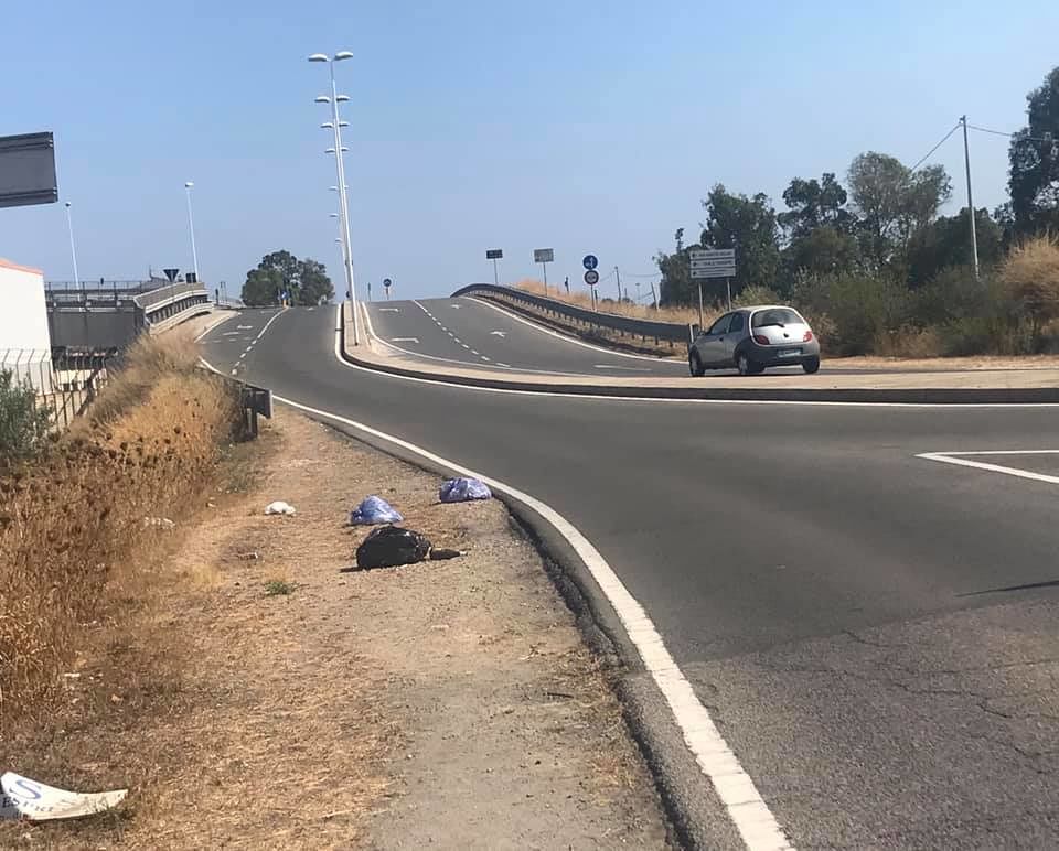 Rimossi i rifiuti da via San Paolo a Cagliari, Truzzu: “Caddozzi noi vi guardiamo. Preparatevi”