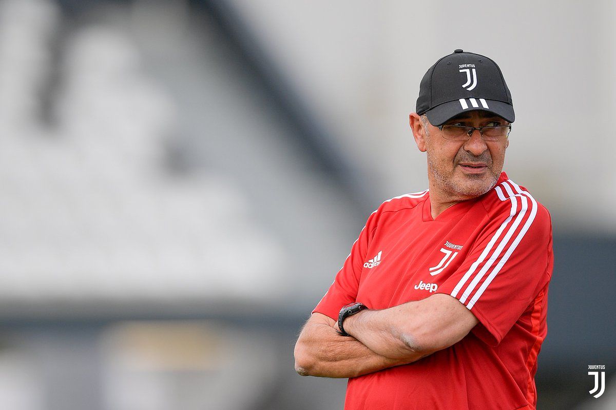 Juventus, Maurizio Sarri ha la polmonite: necessaria una terapia specifica per il tecnico