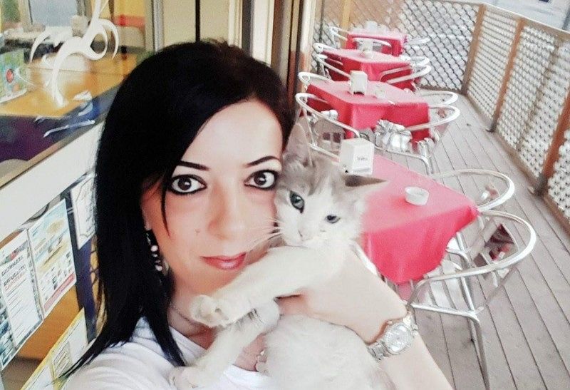 “Pago 1260 euro di bolletta elettrica per il mio bar a Capoterra, rinuncio allo stipendio ma non licenzio le dipendenti”