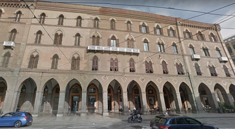 Hotel mania a Cagliari, corsa a tre per far risorgere l’ex Moderno di via Roma