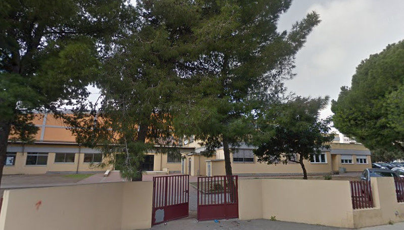“Il cartello appeso nella scuola di Selargius? Una goliardata, non l’ha visto nessun bambino”