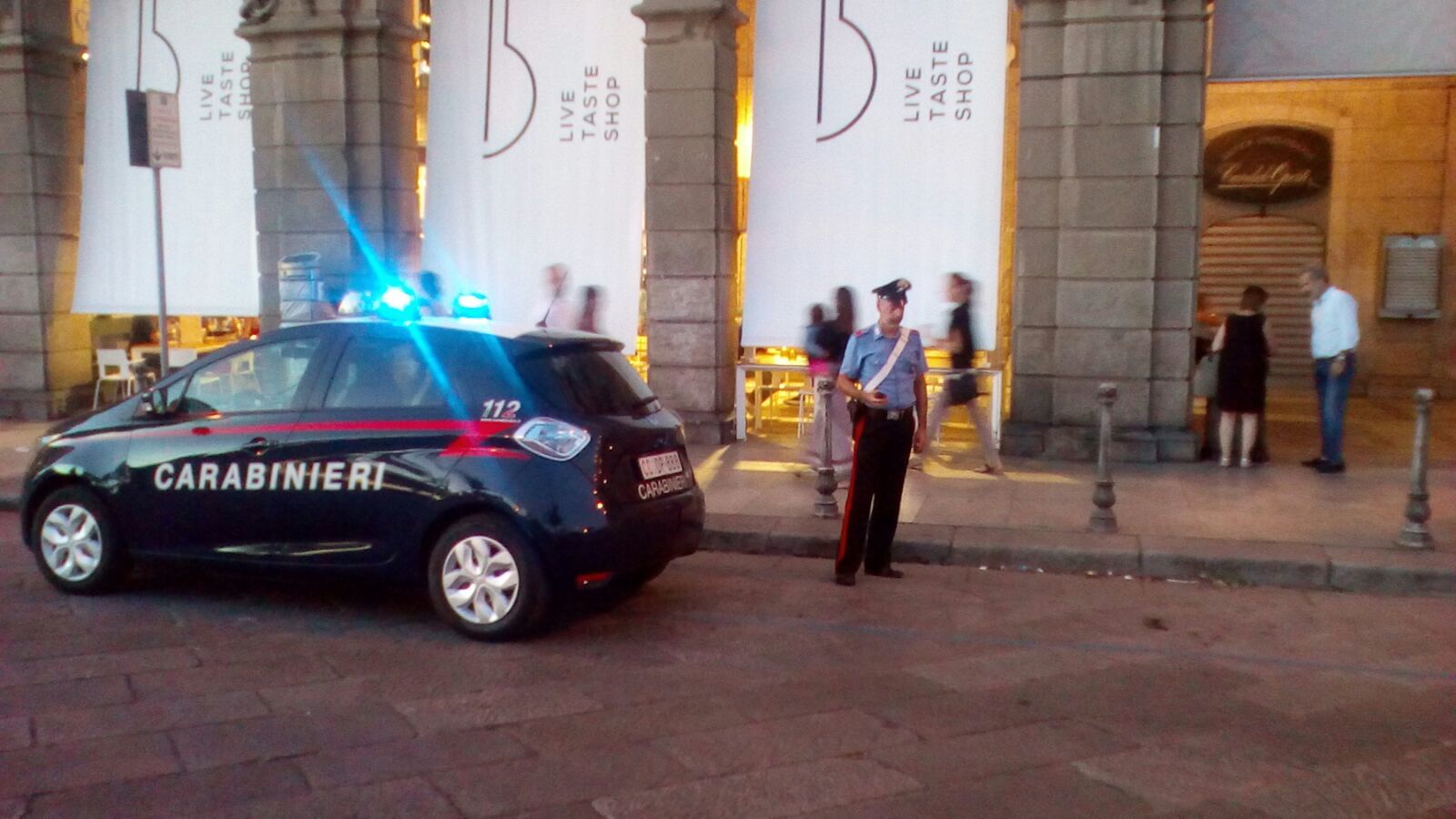 Cagliari, ruba occhiali a La Rinascente e fugge dopo aver spinto una guardia giurata: 24enne incastrato dalle telecamere
