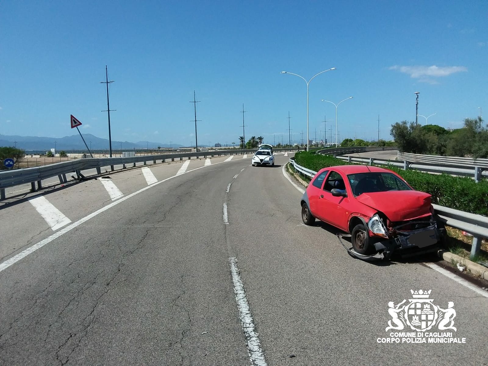 Cagliari, perde il controllo dell’auto e si schianta contro il guard rail: 35enne di Iglesias all’ospedale