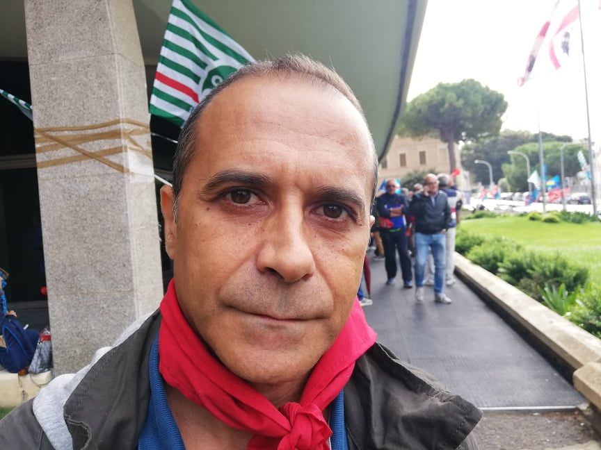 Mario di Carbonia, Oss disperato: “Solo debiti, non posso far studiare mia figlia a Roma”