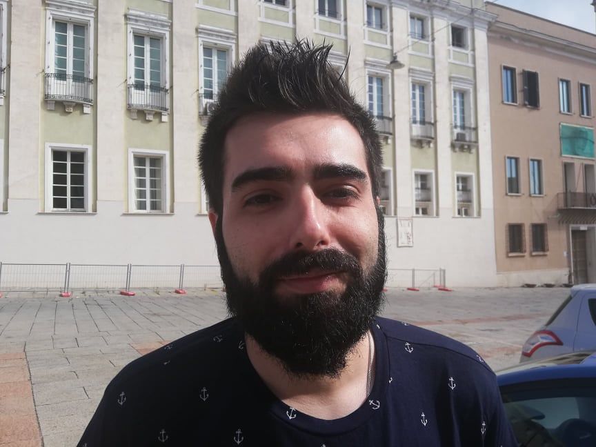 Matteo di Cagliari: “Operatore call center da 12 anni tra clienti che insultano e stress”
