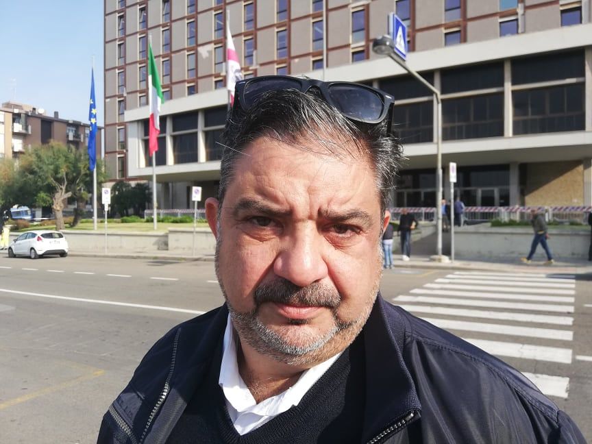 Roberto di Sanluri, pastore disperato: “Latte sottopagato, la mia azienda è in mano alle banche”