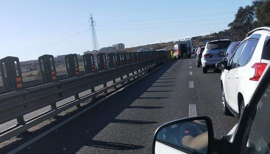 Tamponamento tra auto sulla 131 Dir verso Cagliari, traffico bloccato: ci sono feriti
