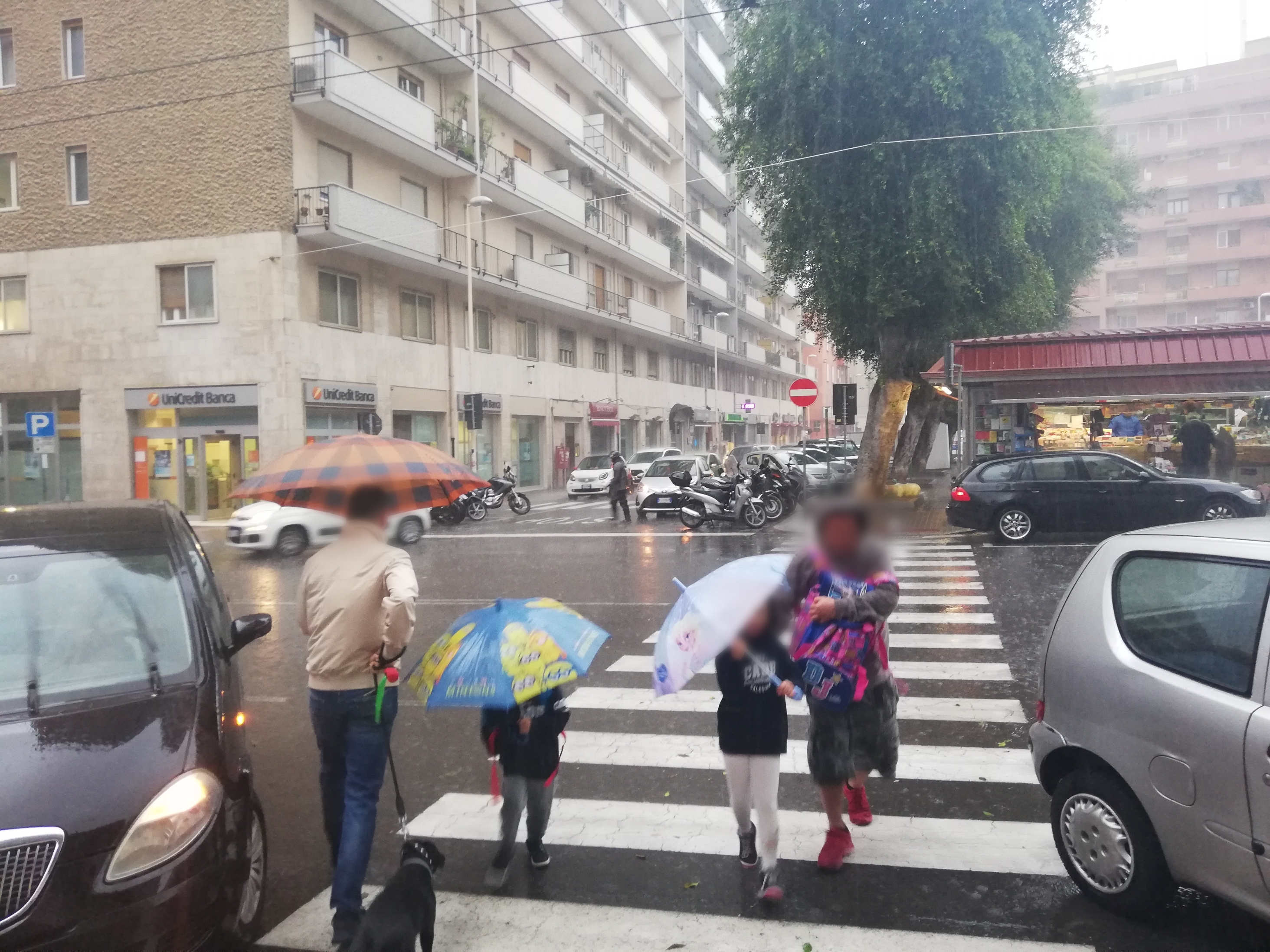 Cagliari si risveglia sotto la pioggia, “allerta gialla” confermata e tanto vento
