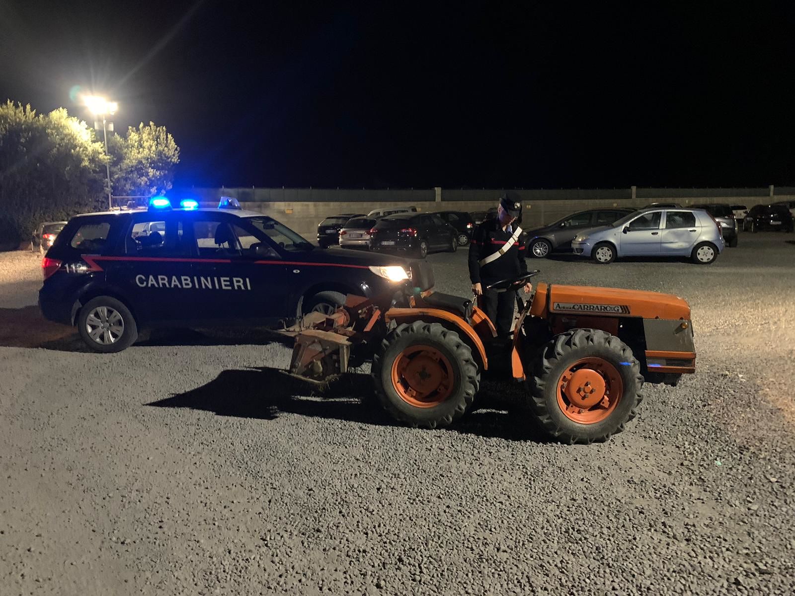 Ladri “sfortunati” a San Sperate, rubano un trattore ma si perdono tra le campagne: arrestati