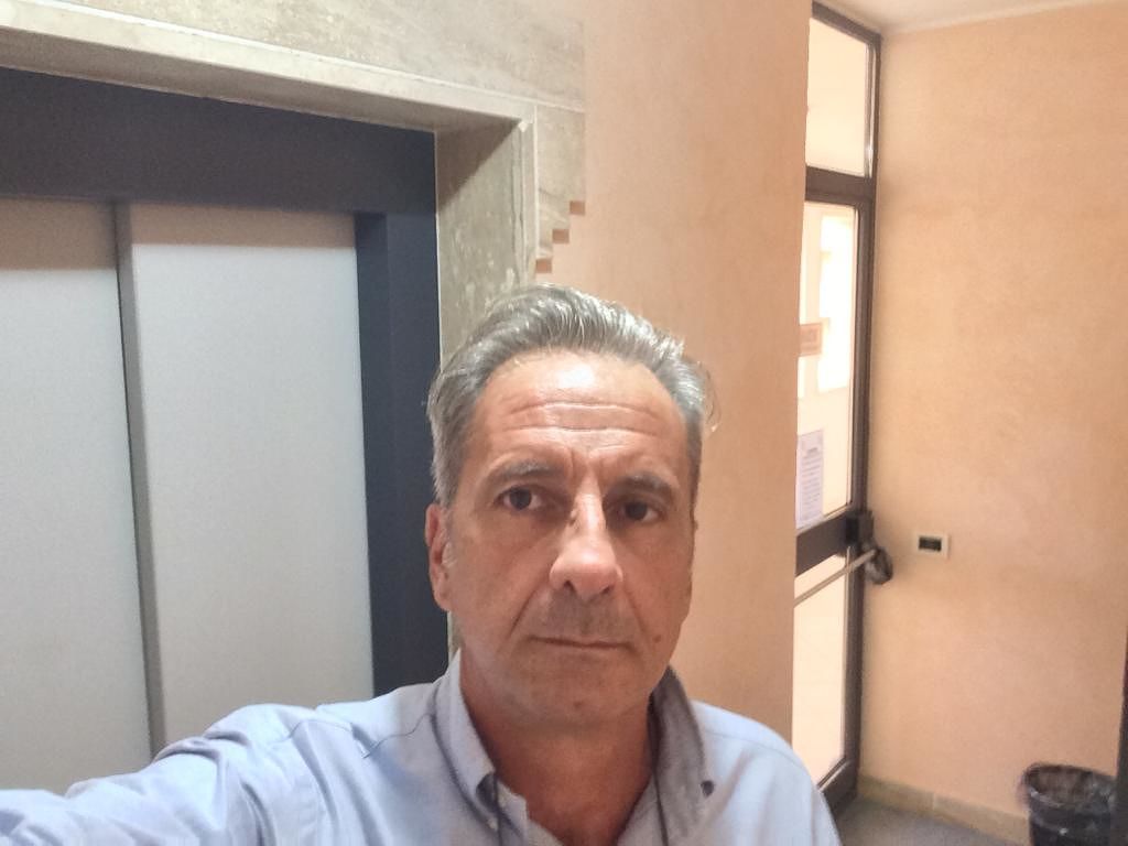 “Sono omonimo dell’uomo morto mentre ballava al Poetto, la banca stava per bloccarmi il conto”