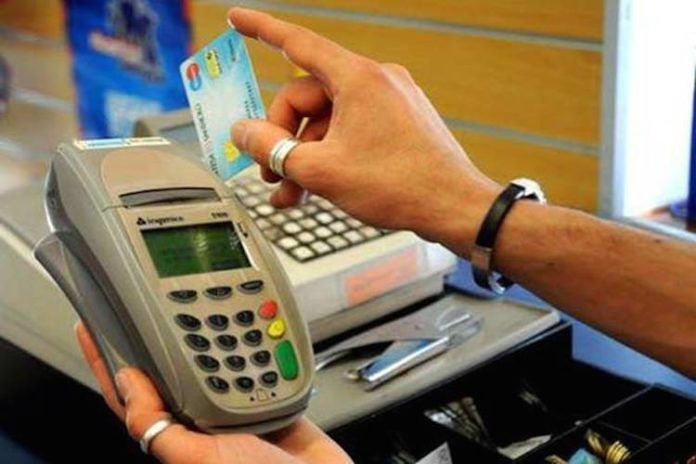 Sconti dal parrucchiere e ristorante pagando con carta, mini tasse su sigarette e giochi: ecco la nuova manovra