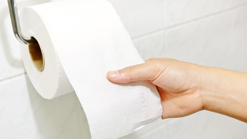 Cagliari, i bagni della Mediateca scoppiano: finita la carta igienica al Comune
