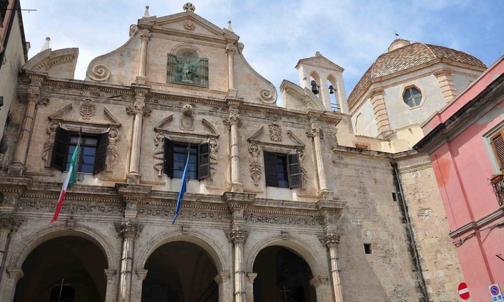 Cagliari, i gesuiti lasciano il convento dopo 500 anni: in via Ospedale arriva la mensa Caritas