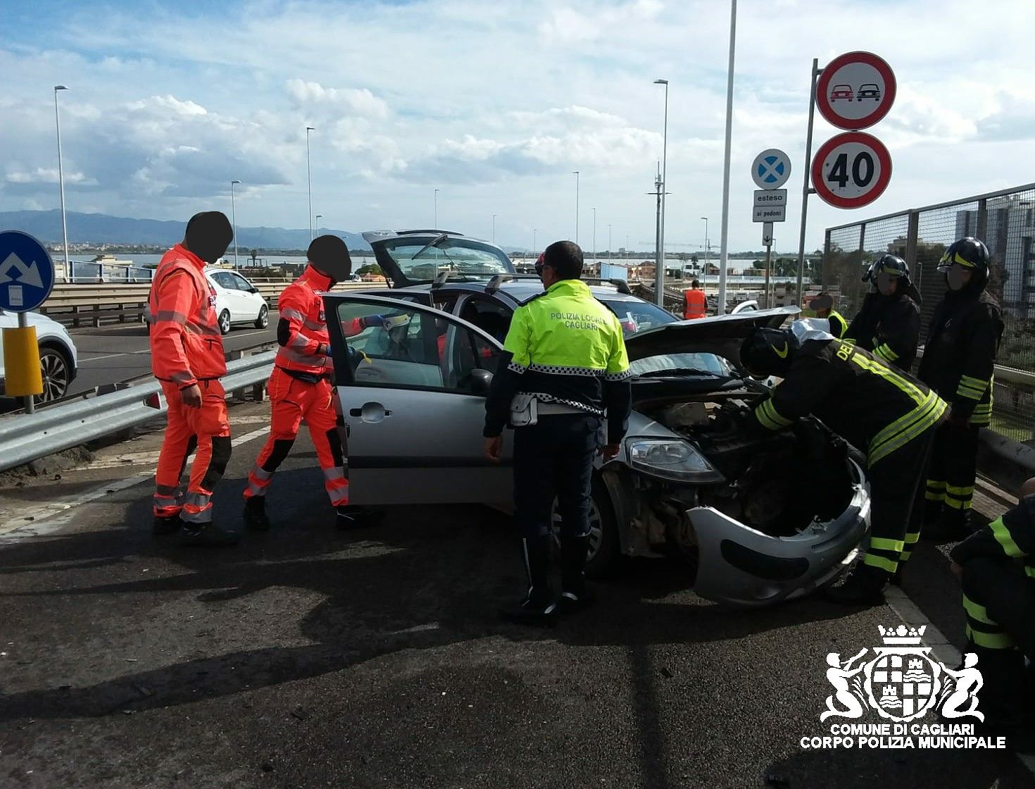 Cagliari, testacoda sull’asse mediano: c’è un ferito