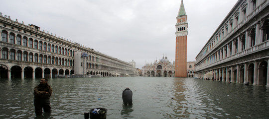 Venezia col fiato sospeso: atteso un nuovo picco di marea