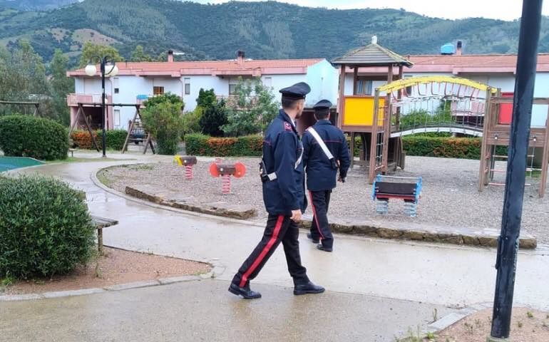 Con la marijuana nel parco giochi: nei guai 20enne a Tertenia