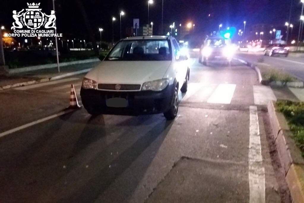 Cagliari, pedone investito in via Peretti: conducente ubriaco, ritirata la patente