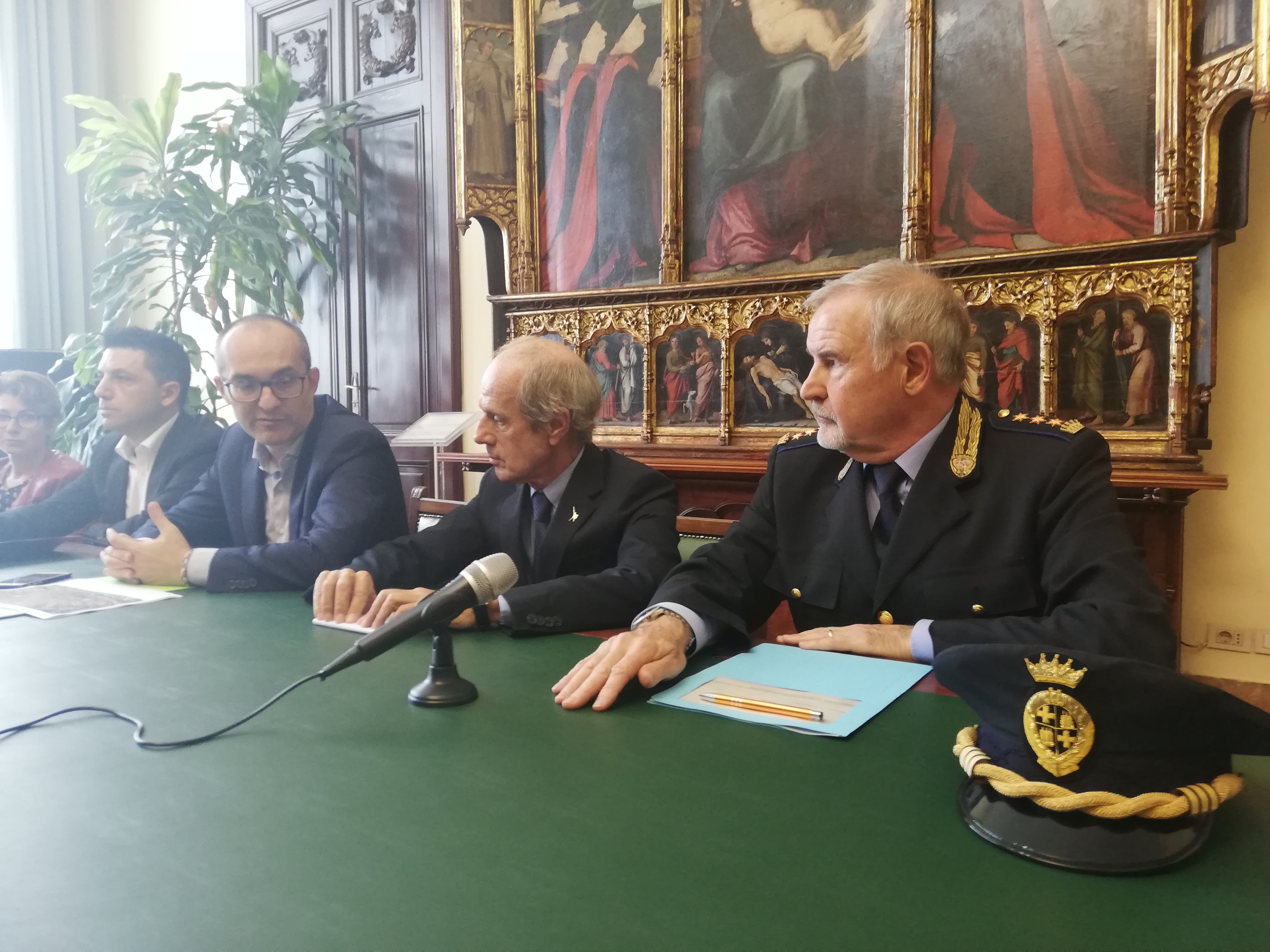 Cagliari, niente alcol in strada alla Marina: minimarket chiusi alle 21 e maxi multe 