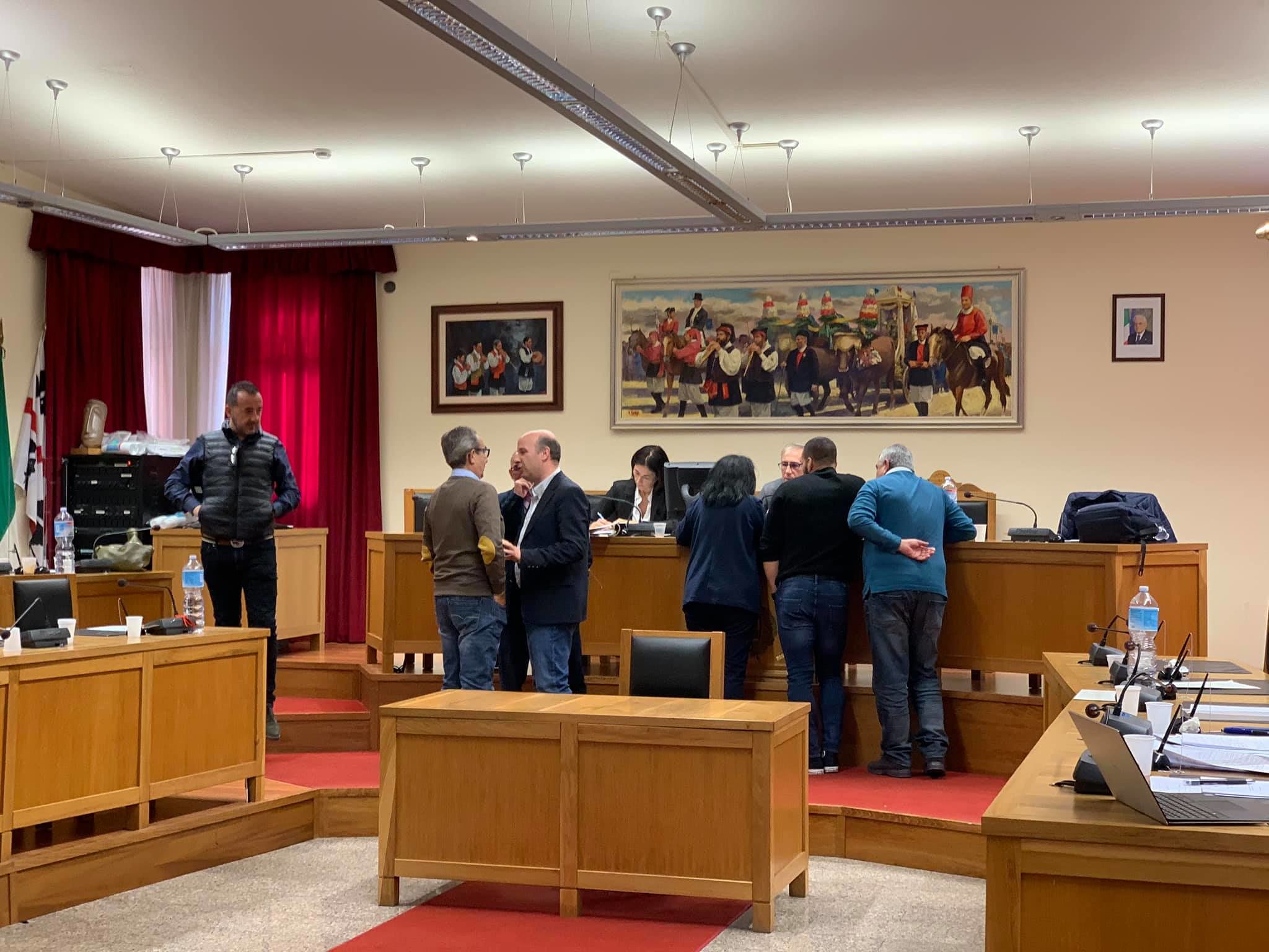 Capoterra, out il presidente del Consiglio Mallus: sfiduciato dopo le polemiche sui centri commerciali