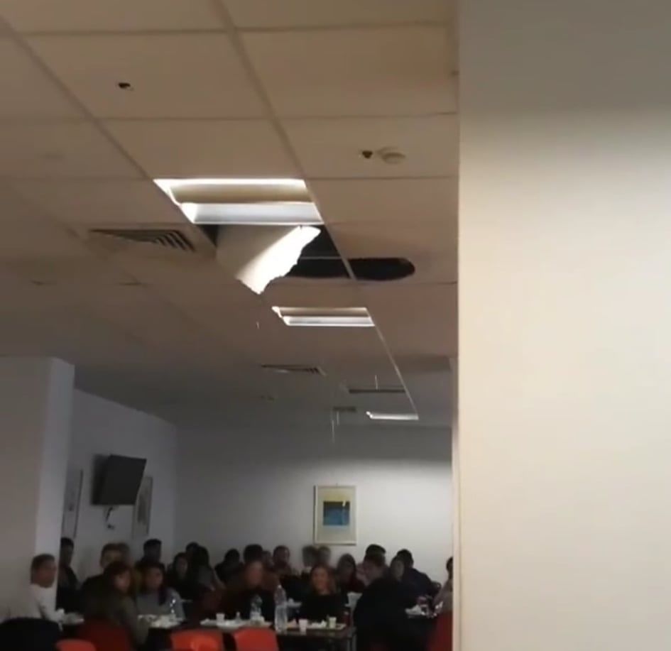 Cagliari, paura in via Trentino: crolla il soffitto della mensa universitaria