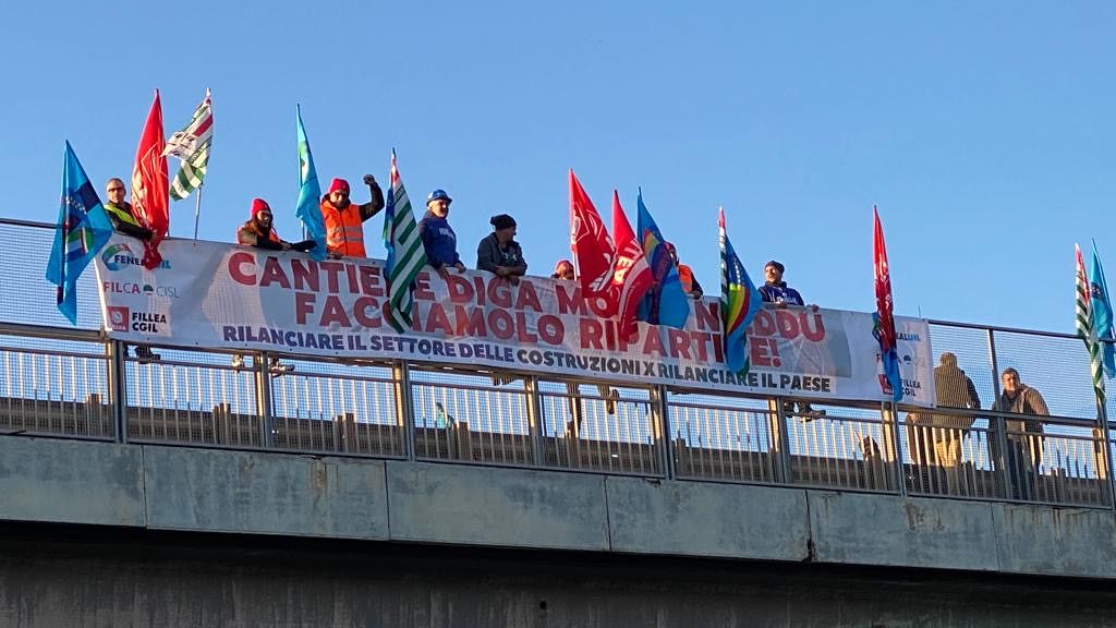 “Facciamo ripartire il cantiere sulla diga Monti Nieddu”, la protesta sulla Ss 195