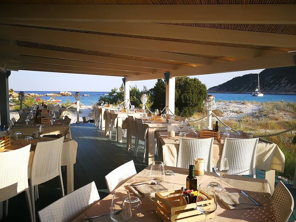 Sardegna, baretti in spiaggia aperti tutto l’anno: la Regione dice sì