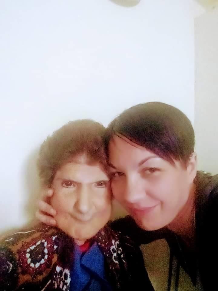 Fabiana di Samatzai: “Mia mamma morta di sclerosi sistemica dopo 22 anni, parlate di più di questa malattia”
