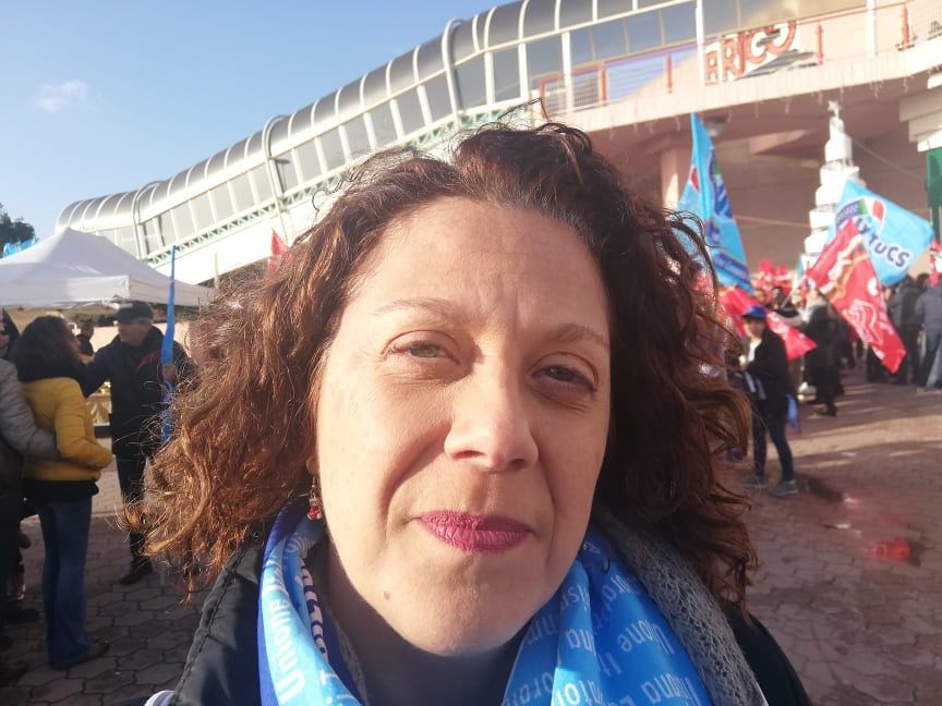 Monica di Cagliari: “Sono cassiera all’Auchan, se mi licenziano dovrò partire all’estero”