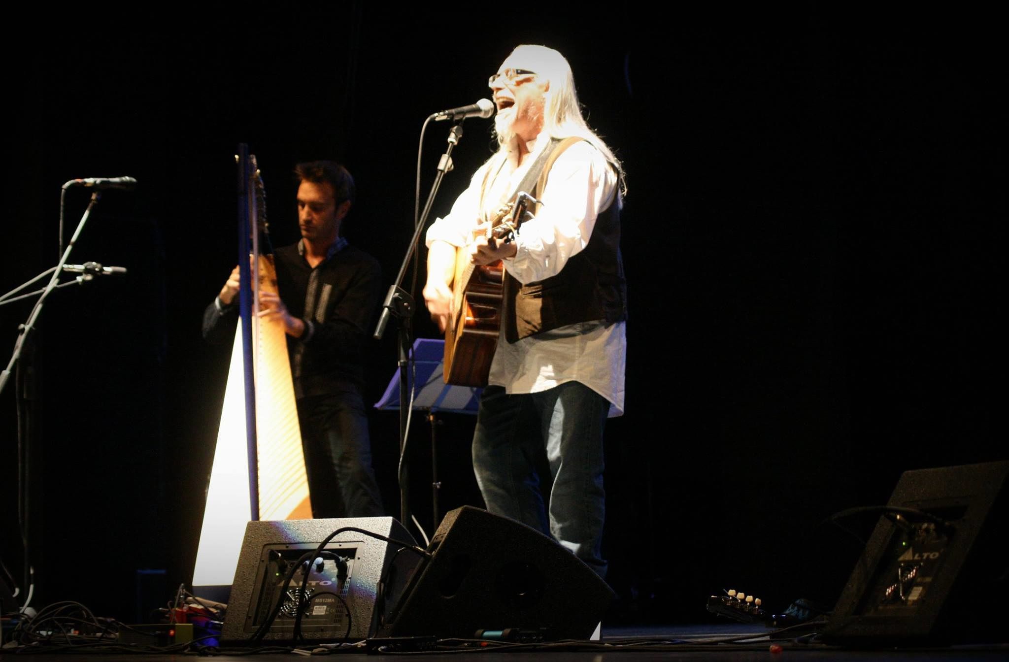 Al teatro di Tonara concerto di Raoul Moretti e Beppe Dettori