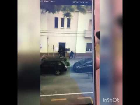 Cagliari-Lazio, rissa tra ultras in via Milano: il video dei violenti scontri