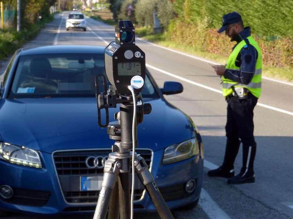 Capoterra, se il Babbo Natale è un telelaser: “Per fare cassa alle spalle dei cittadini, occhio alle multe”