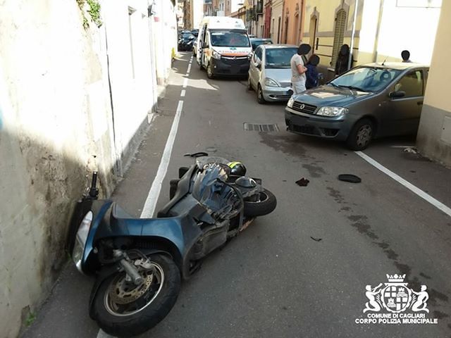 Villanova, una moto condotta da un romano si scontra con una Punto: c’è un ferito