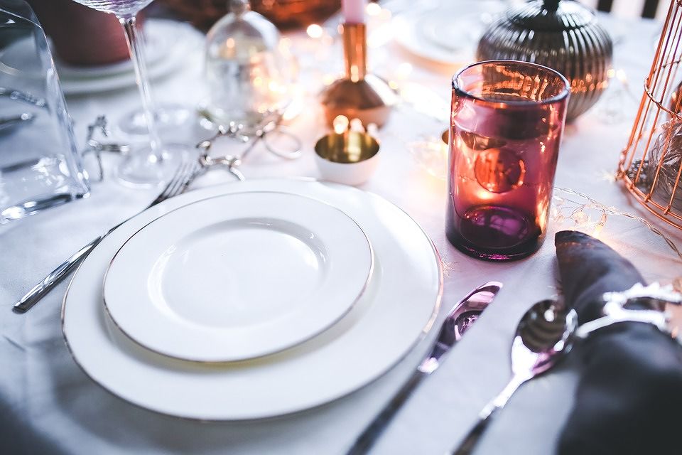 Menu di Natale, tutte le ricette e le idee sfiziose: tartine, salumi, cozze, dessert per tutti i gusti