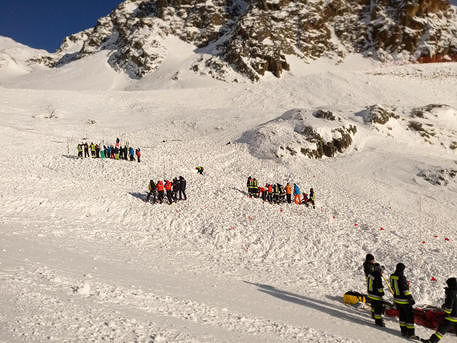 Trentino, valanga sulla pista da sci: morte una donna e una bimba di 7 anni