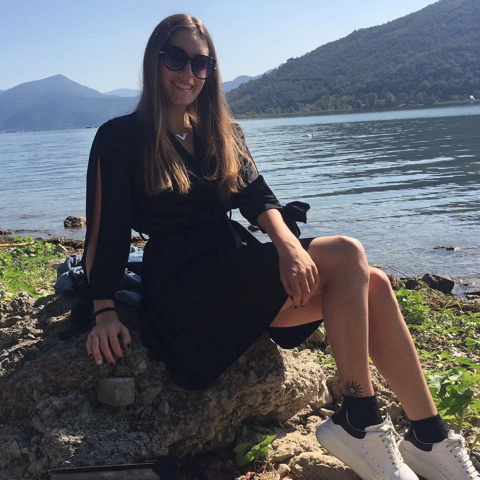 “Era una ragazza di grande cuore”: addio a Veronica, studentessa di 19 anni stroncata dalla meningite