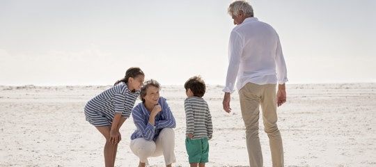 I padri lasciano i figli ai nonni? Affido a rischio