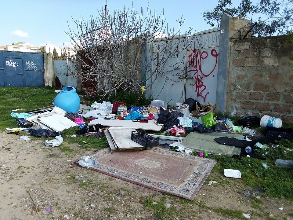 “Guardate lo scempio ambientale in via Monferrato: davanti al cimitero dei nostri defunti rifiuti a valanga”