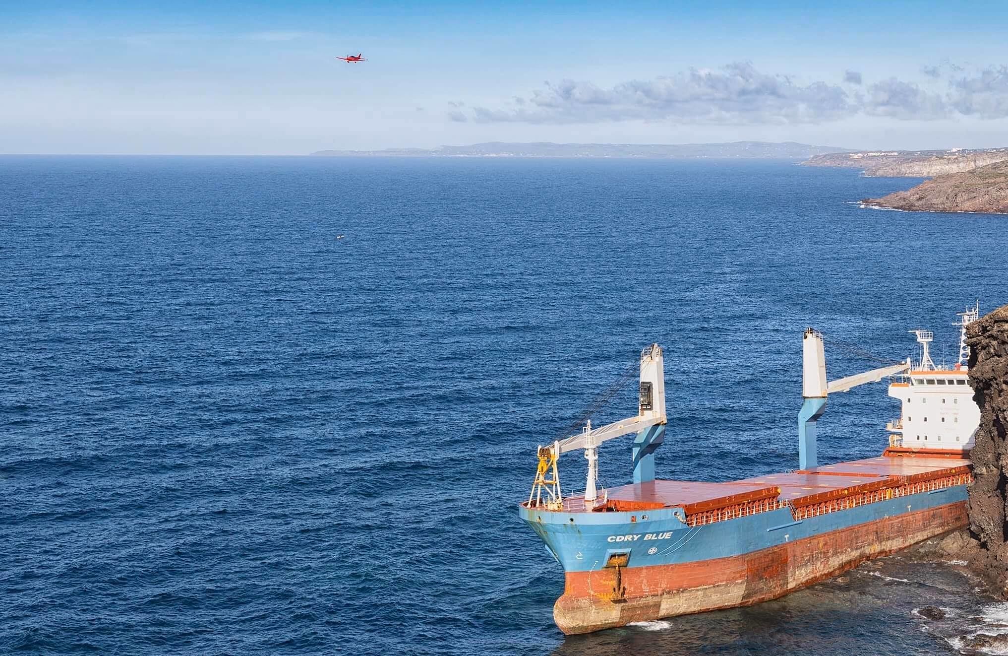 Cargo incagliato a Sant’Antioco, il Comune: “Concluse le operazioni di rimozione del carburante”