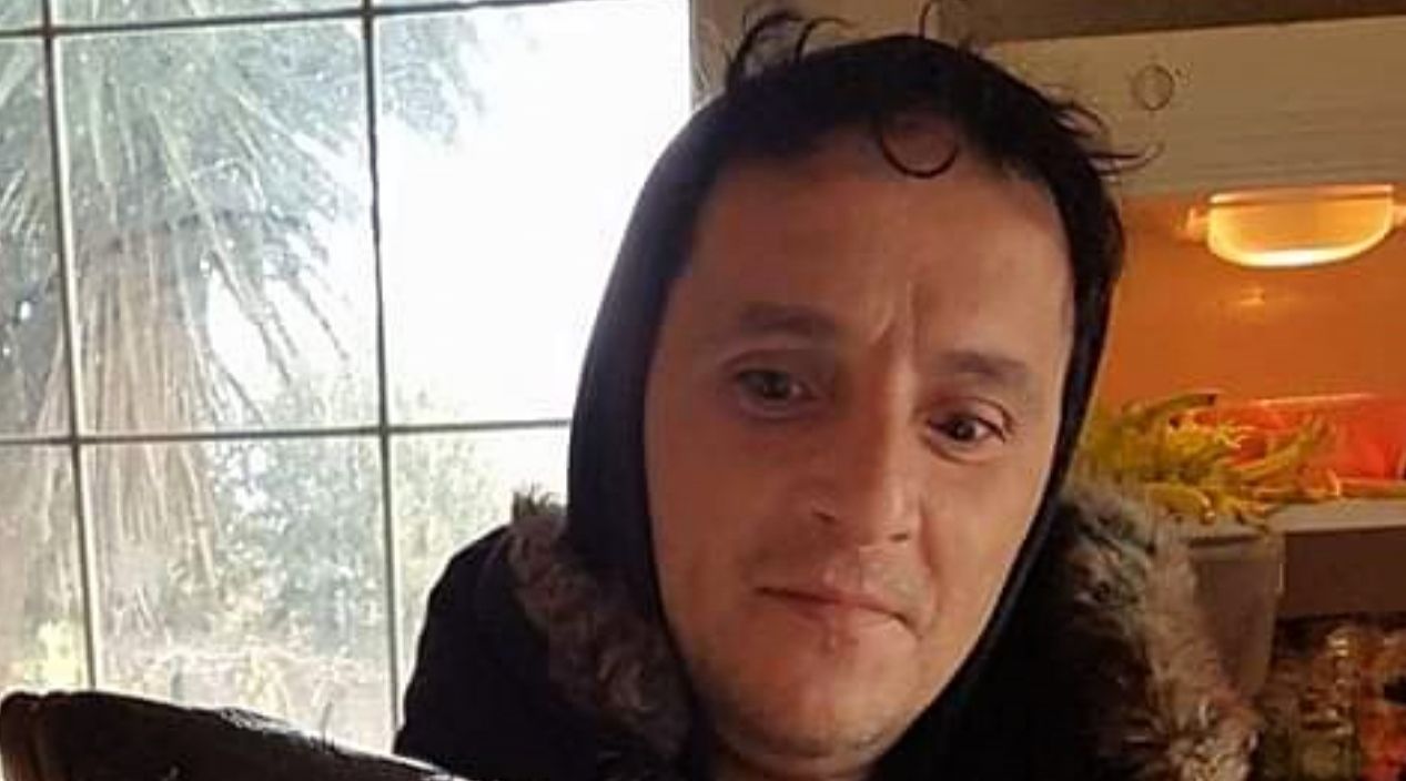 Le lacrime degli amici di Enrico Spiga, morto nello schianto di Selargius: “Dimenticarti sarà impossibile” 
