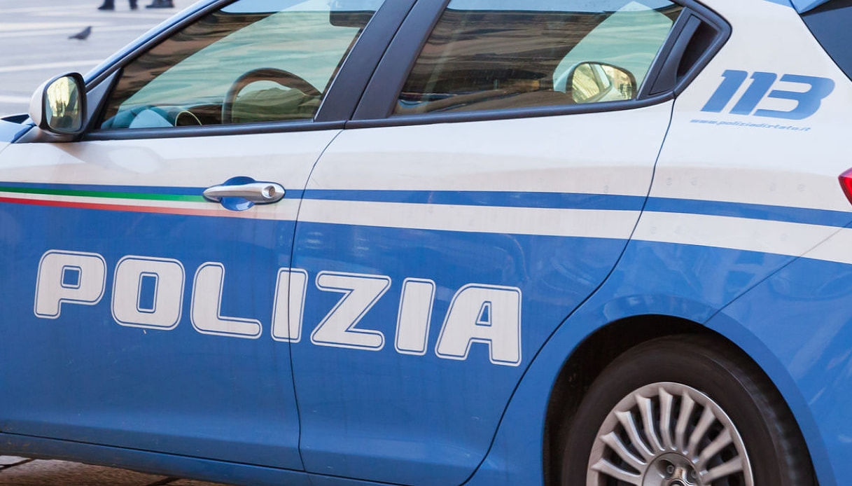 Cagliari, notte di violenza in via Newton: uomo rapinato e aggredito fuori da una discoteca